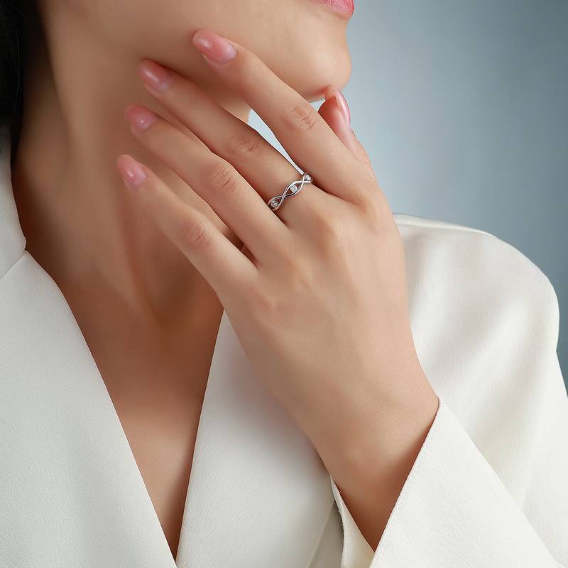 R52596款银镀18K白金圆形莫桑钻波光粼粼女戒0.45ct