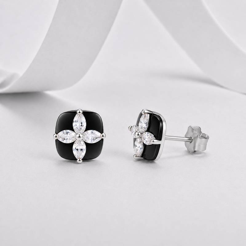 E12528款银镀18K白金马眼形莫桑钻四叶草黑色滴胶耳钉0.8ct