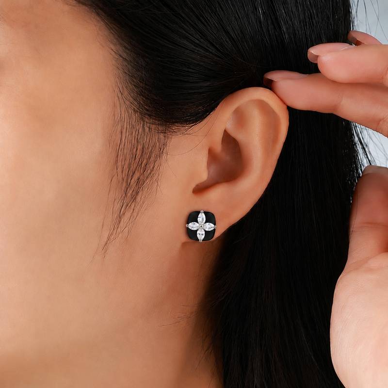 E12528款银镀18K白金马眼形莫桑钻四叶草黑色滴胶耳钉0.8ct