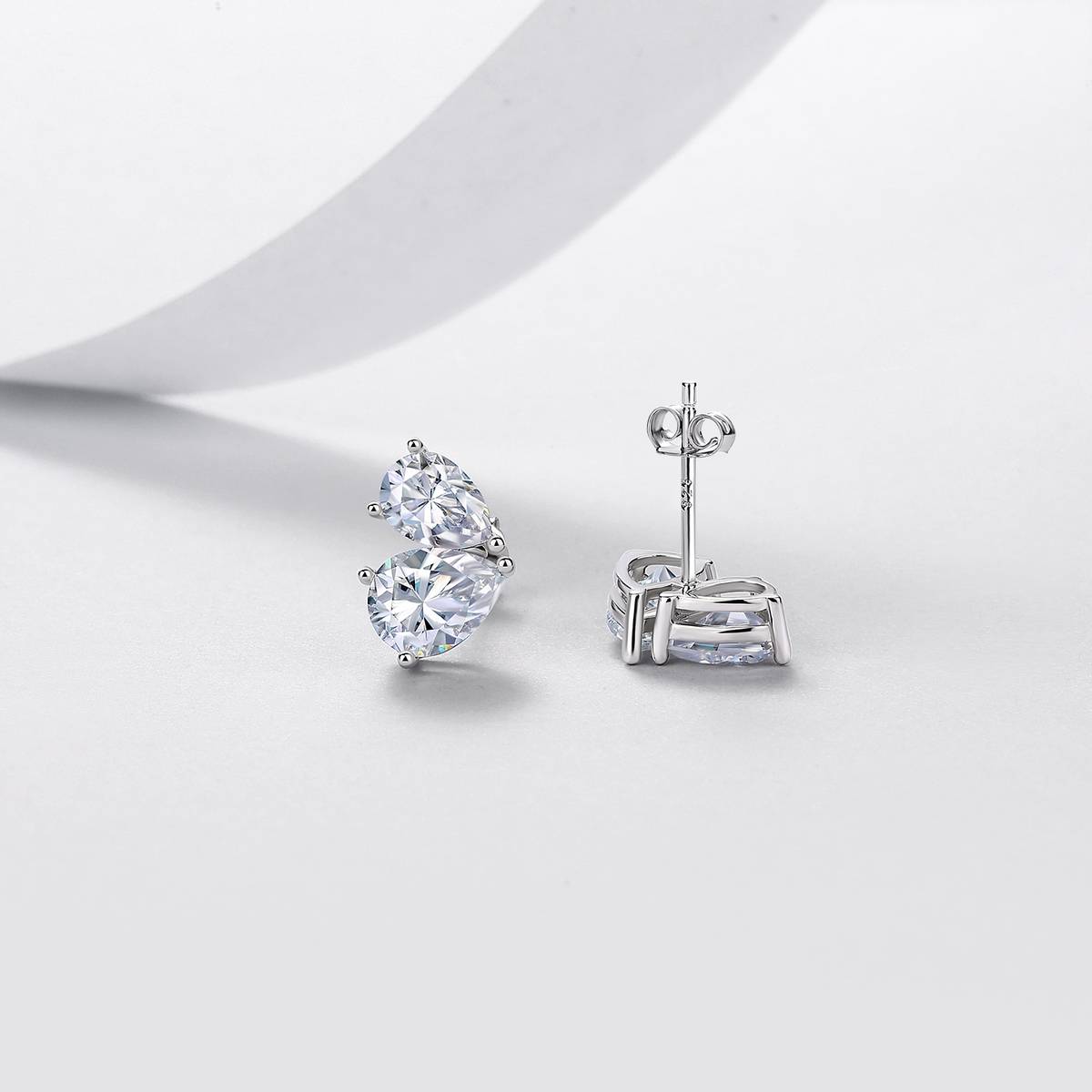 E52620-HMC款银镀18K白金梨形莫桑钻轻奢高级耳钉4.1ct