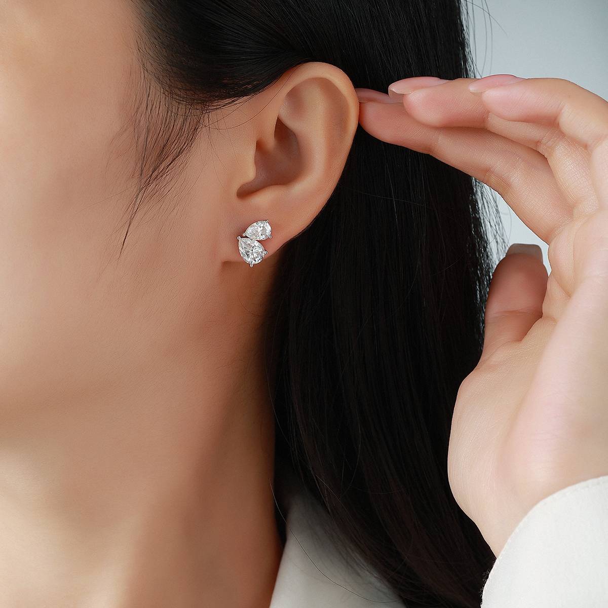 E52620-HMC款银镀18K白金梨形莫桑钻轻奢高级耳钉4.1ct
