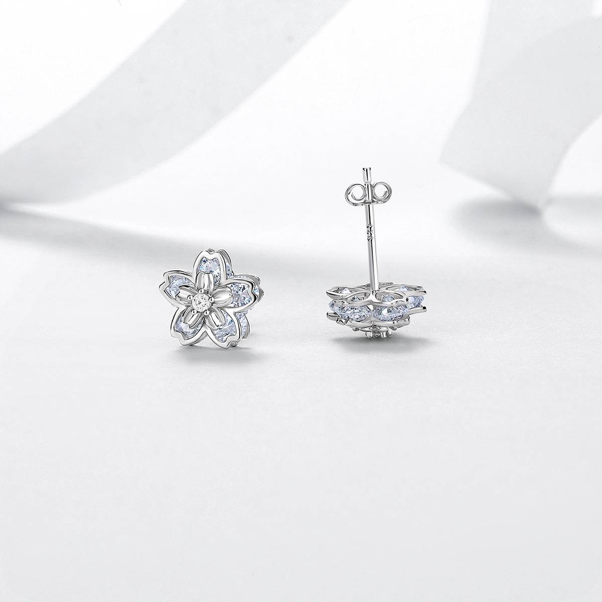 E12534-BMC款银镀18K白金圆形莫桑钻浪漫樱花小清新耳钉2.06ct