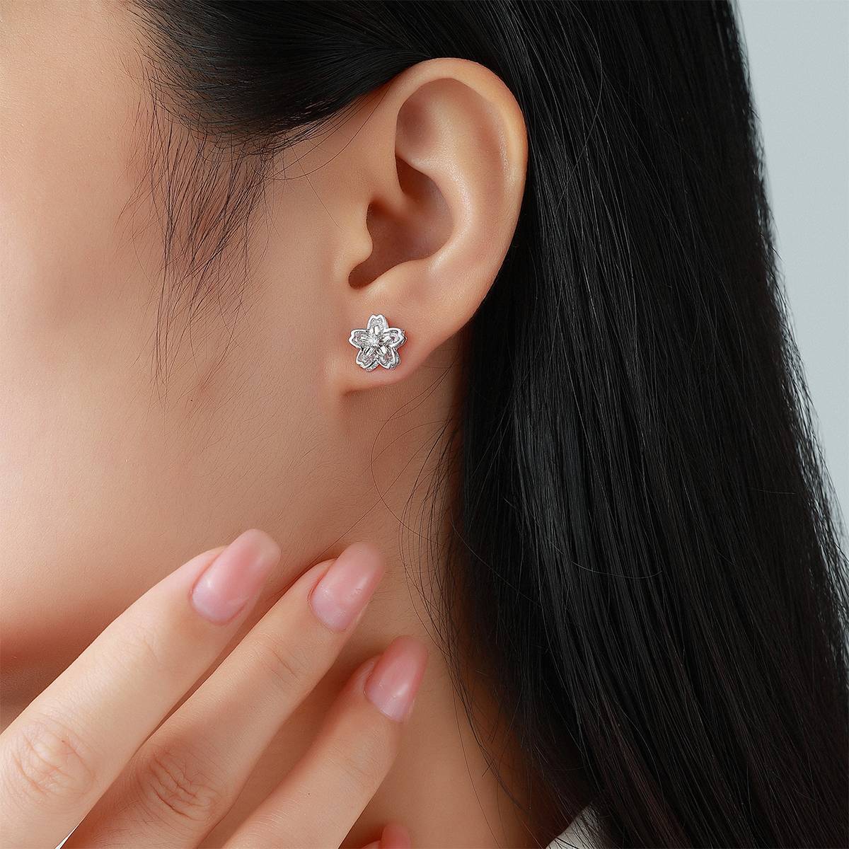 E12534-BMC款银镀18K白金圆形莫桑钻浪漫樱花小清新耳钉2.06ct