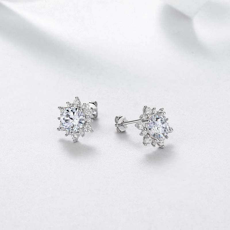 E12535-BMC款银镀18K白金圆形莫桑钻轻奢雪花围镶耳钉2.48ct