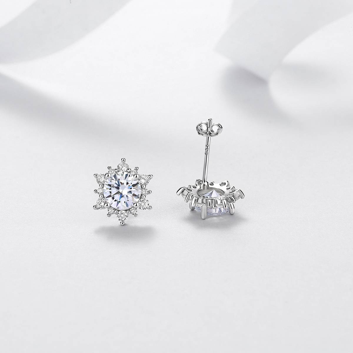 E12535-BMC款银镀18K白金圆形莫桑钻轻奢雪花围镶耳钉2.48ct