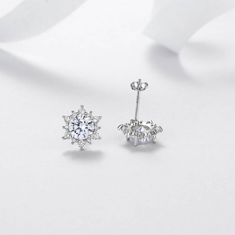 E12535-BMC款银镀18K白金圆形莫桑钻轻奢雪花围镶耳钉2.48ct