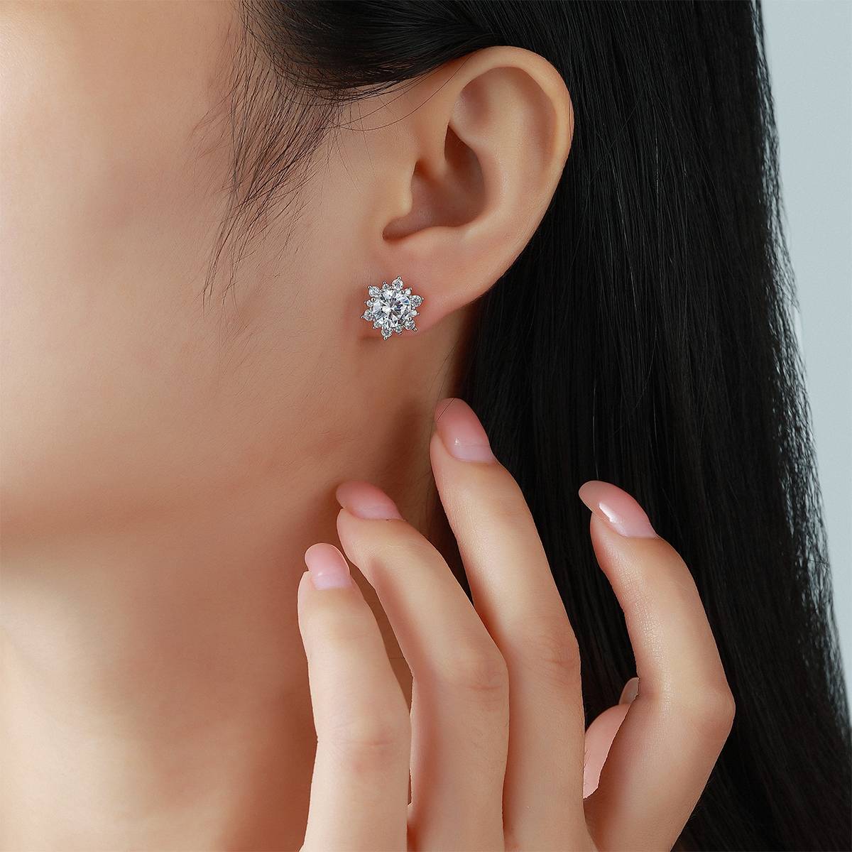 E12535-BMC款银镀18K白金圆形莫桑钻轻奢雪花围镶耳钉2.48ct