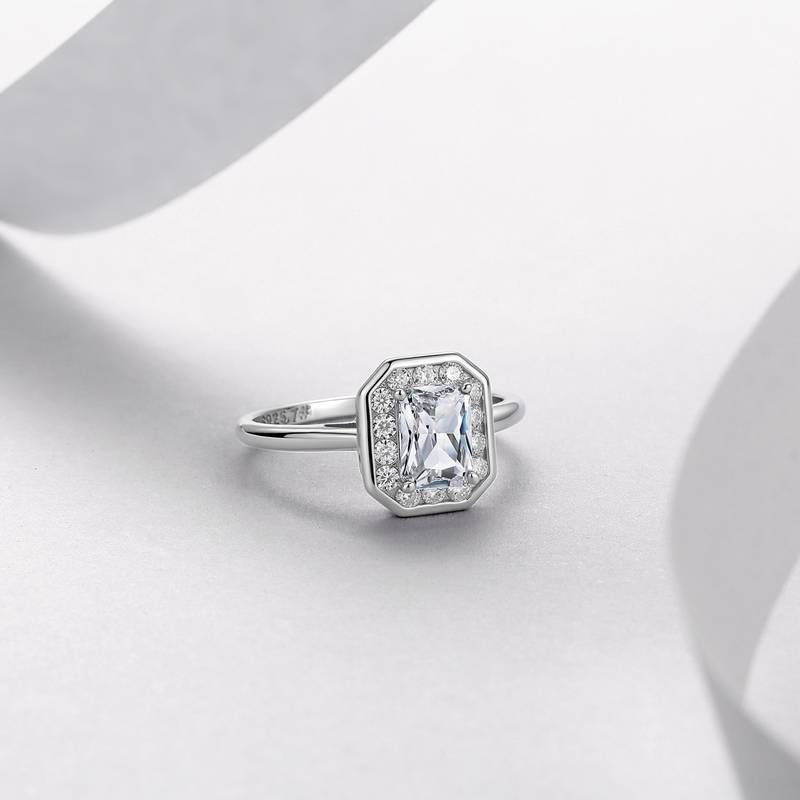 R52536-BMC款银镀18K白金雷迪恩形莫桑钻轻奢女戒1.3ct