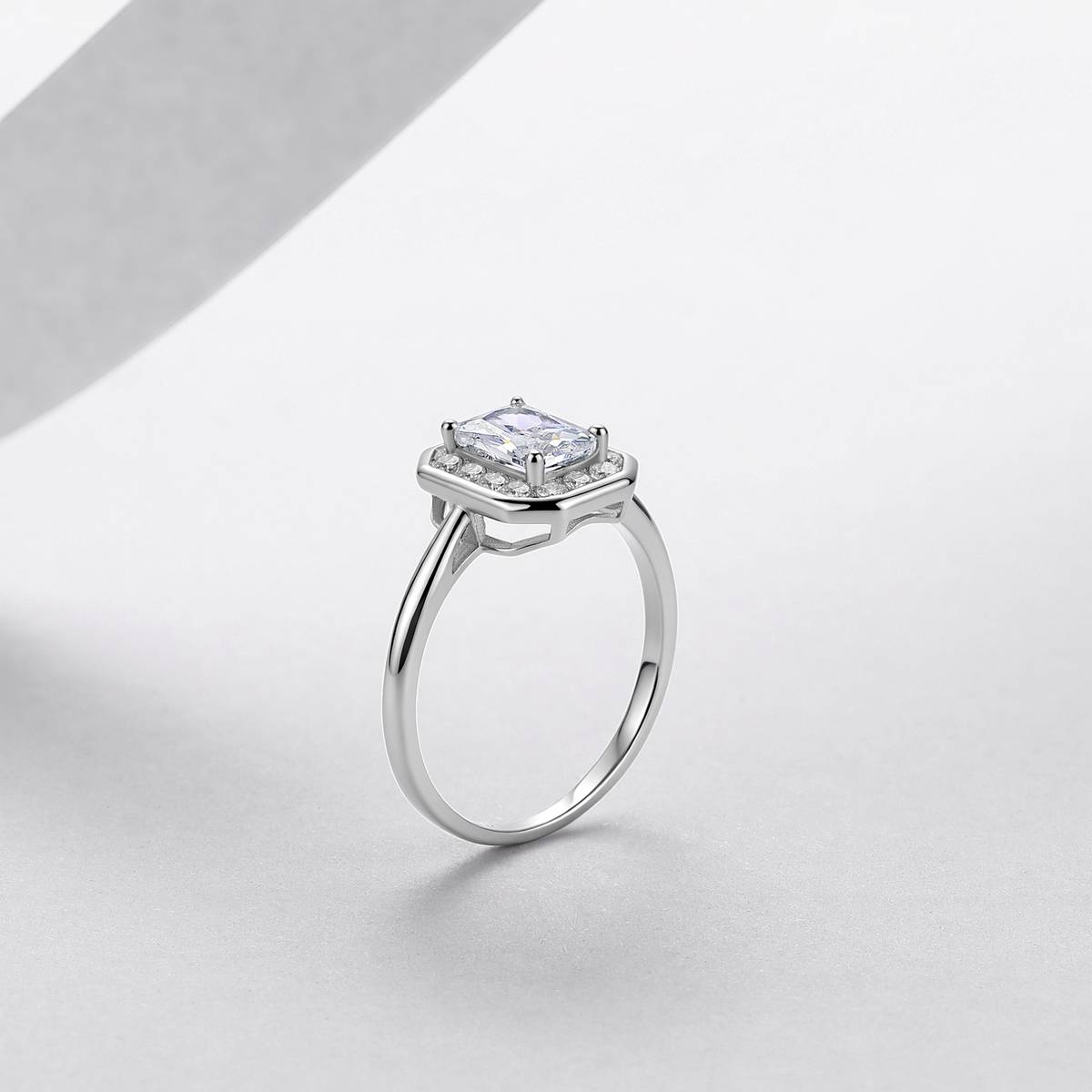 R52536-BMC款银镀18K白金雷迪恩形莫桑钻轻奢女戒1.3ct