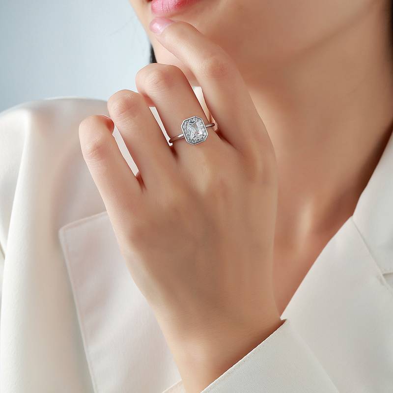 R52536-BMC款银镀18K白金雷迪恩形莫桑钻轻奢女戒1.3ct