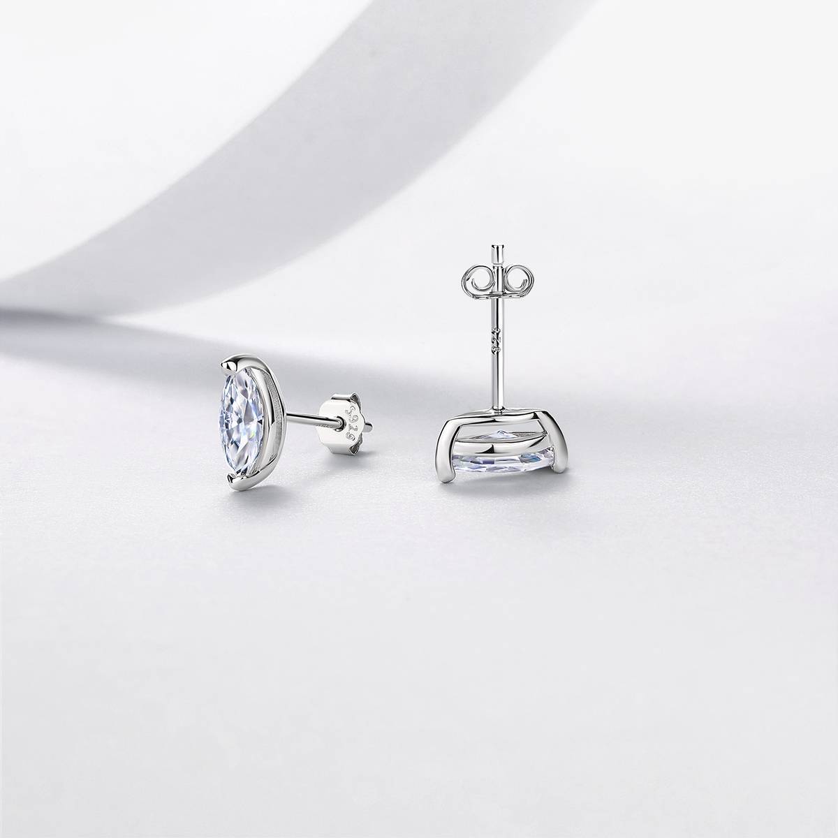 E52565-BMC款银镀18K白金马眼形莫桑钻简约耳钉主石0.5ct*2