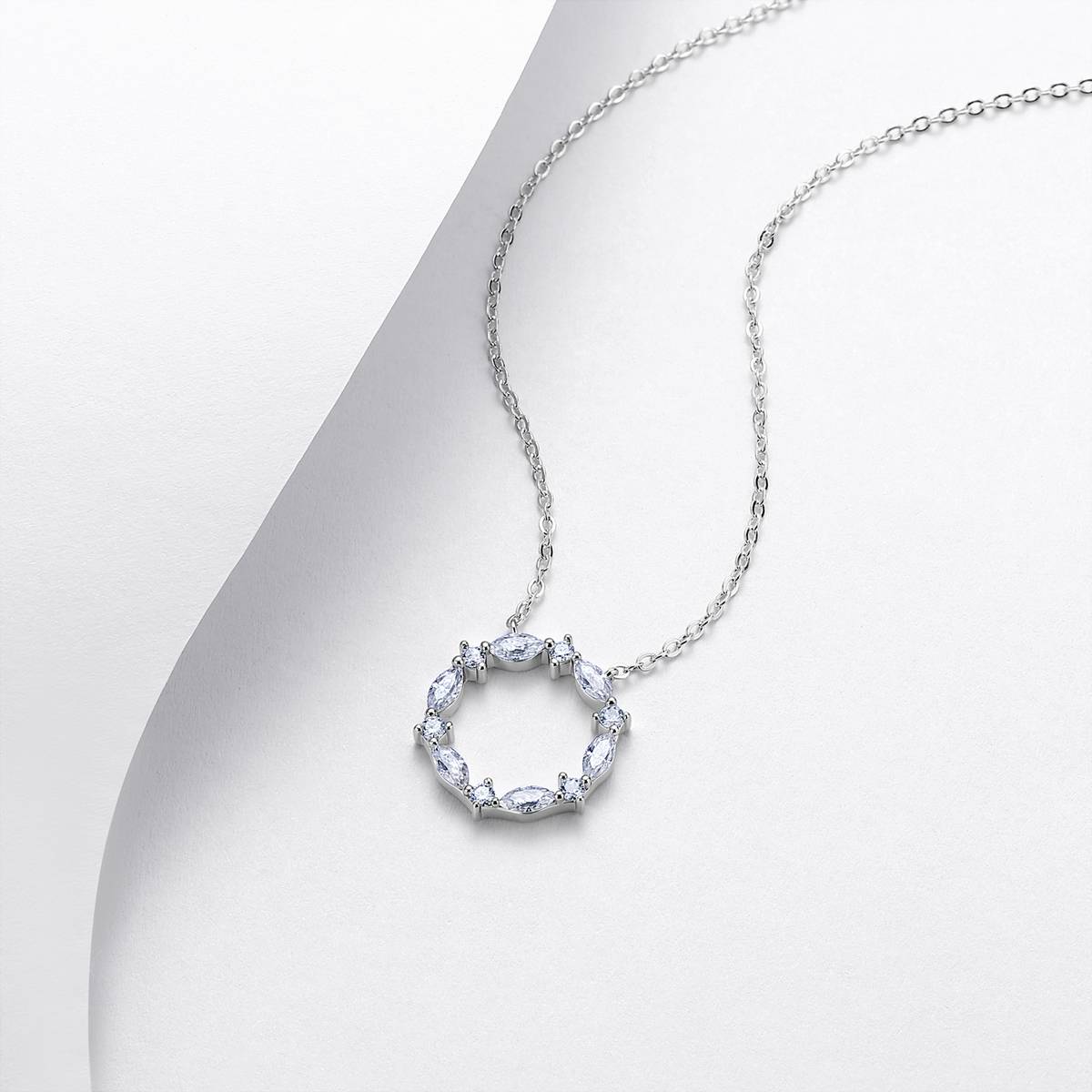 N52619-BMC款银镀18K白金马眼形莫桑钻花环项链0.76ct
