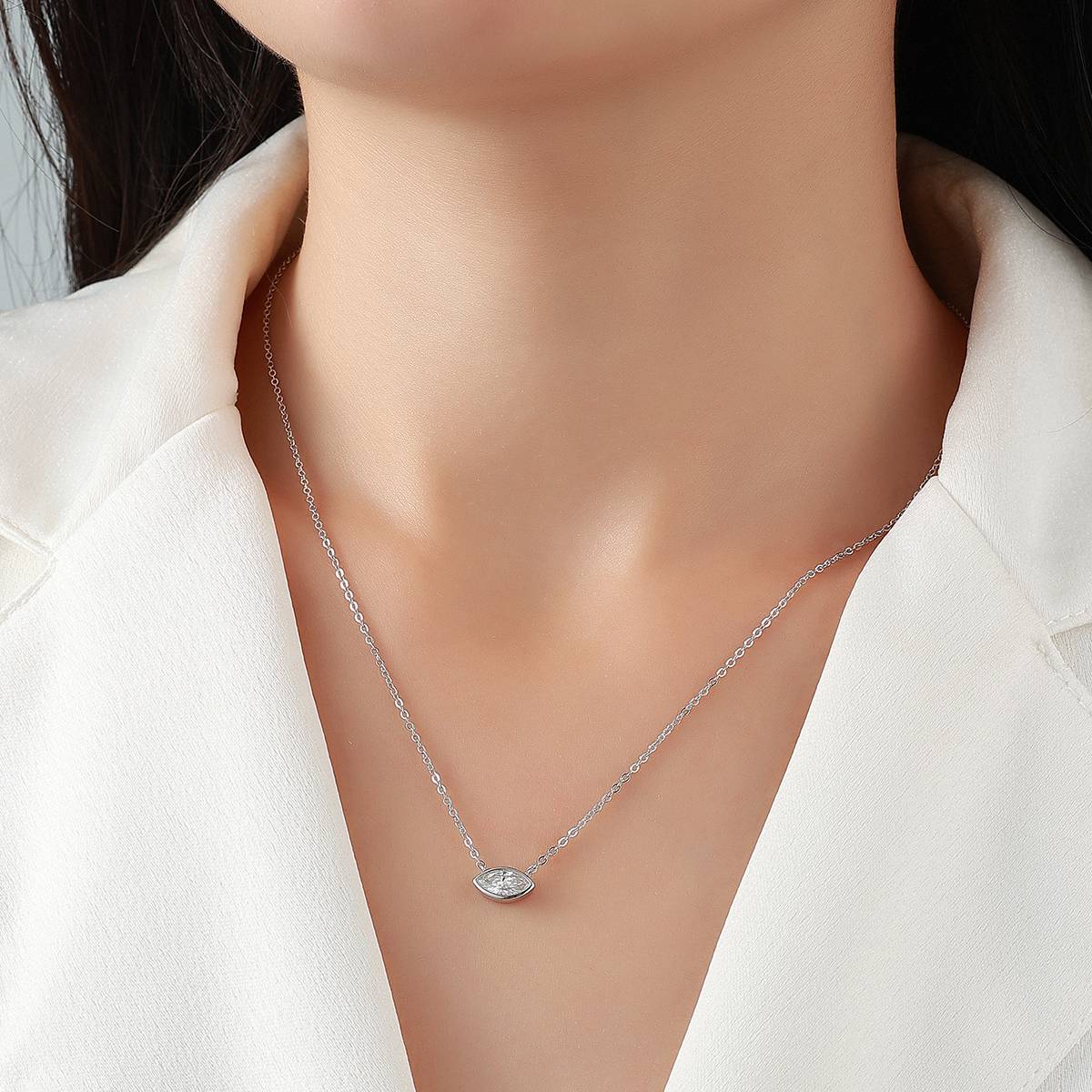 N52602-BMC款银镀18K白金马眼形莫桑钻简约锁骨链0.5ct
