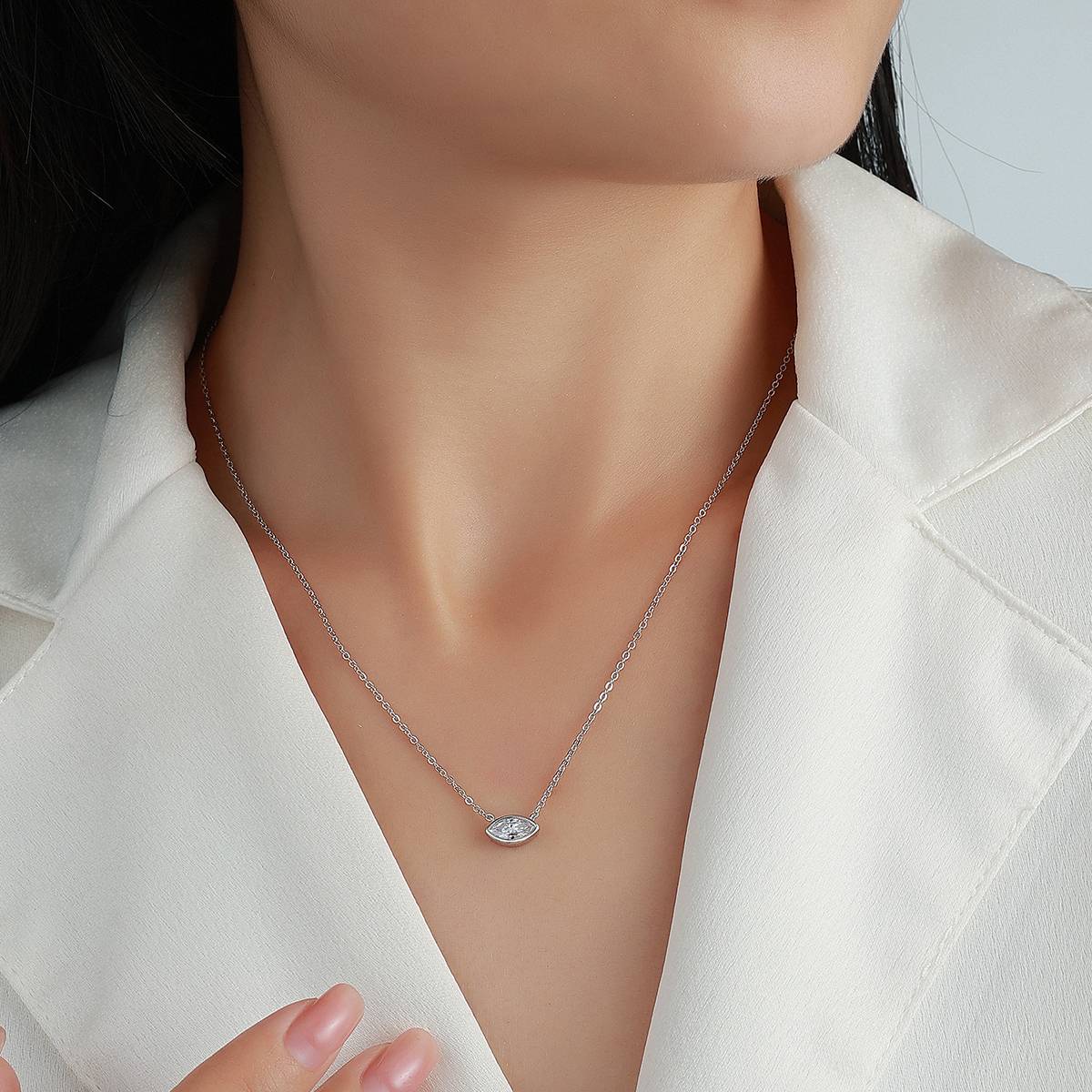 N52602-BMC款银镀18K白金马眼形莫桑钻简约锁骨链0.5ct