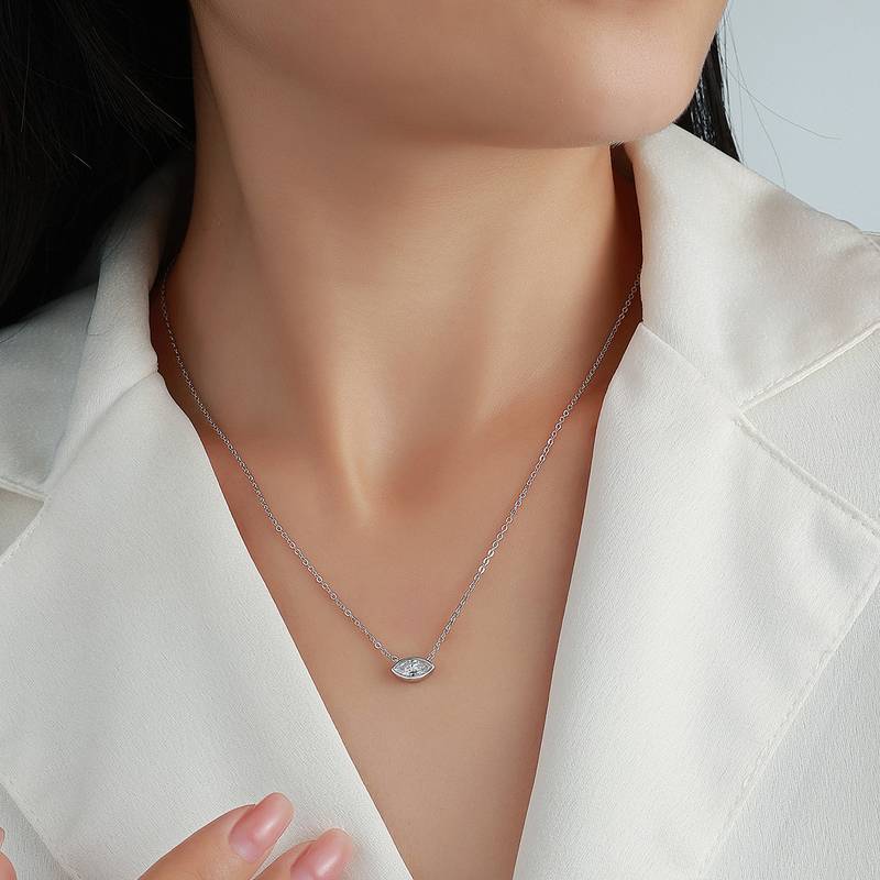 N52602-BMC款银镀18K白金马眼形莫桑钻简约锁骨链0.5ct