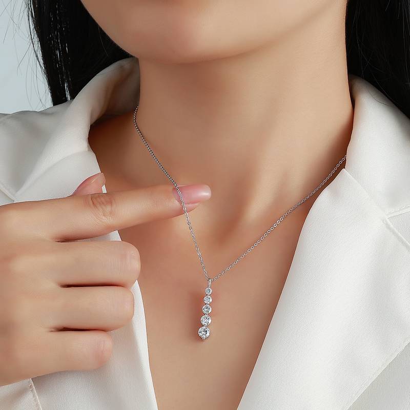 N52583-BMC款银镀18K白金圆形莫桑钻超闪渐变项链1.5ct