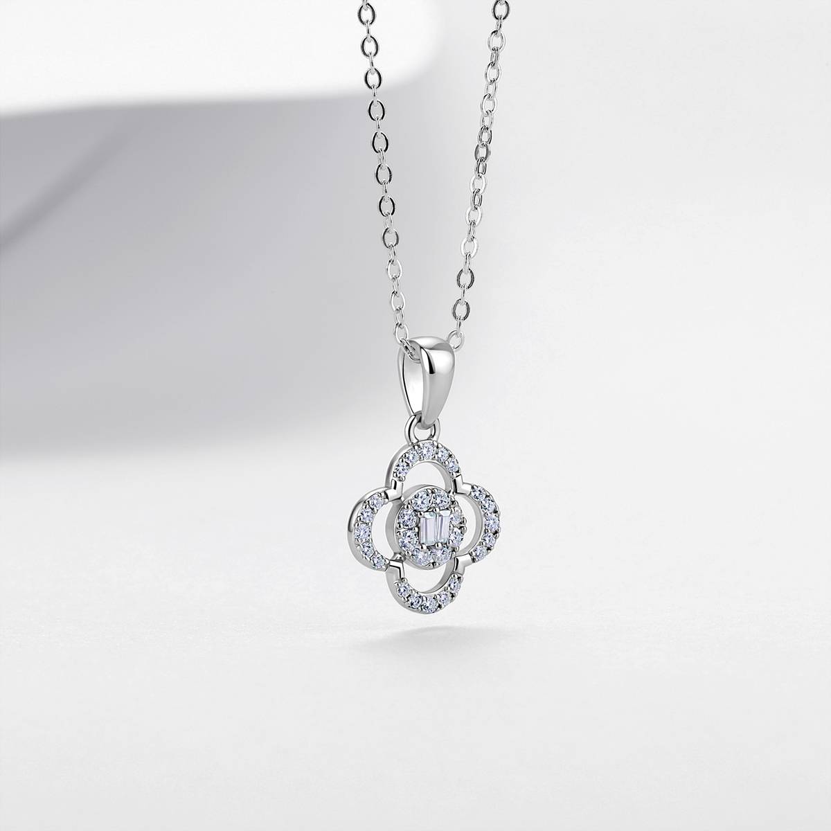 N52573-BMC款银镀18K白金莫桑钻四叶草项链0.23ct