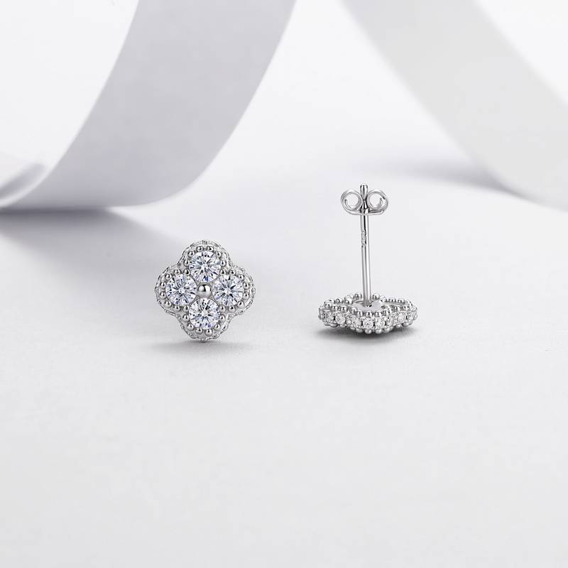 E52570-BMCC款银镀18K白金满镶莫桑钻四叶花耳钉1.04ct