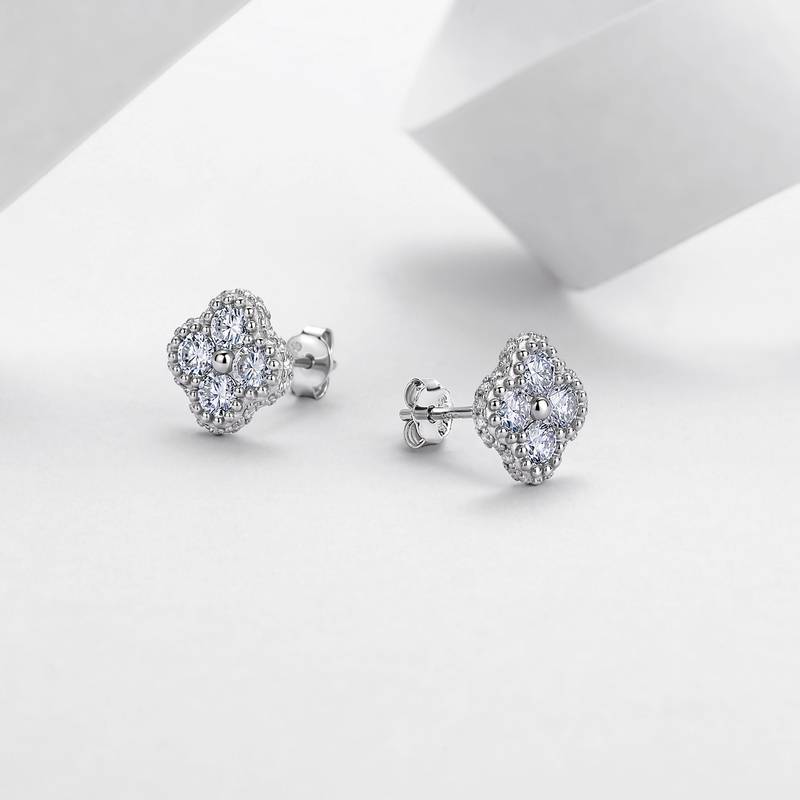 E52570-BMCC款银镀18K白金满镶莫桑钻四叶花耳钉1.04ct