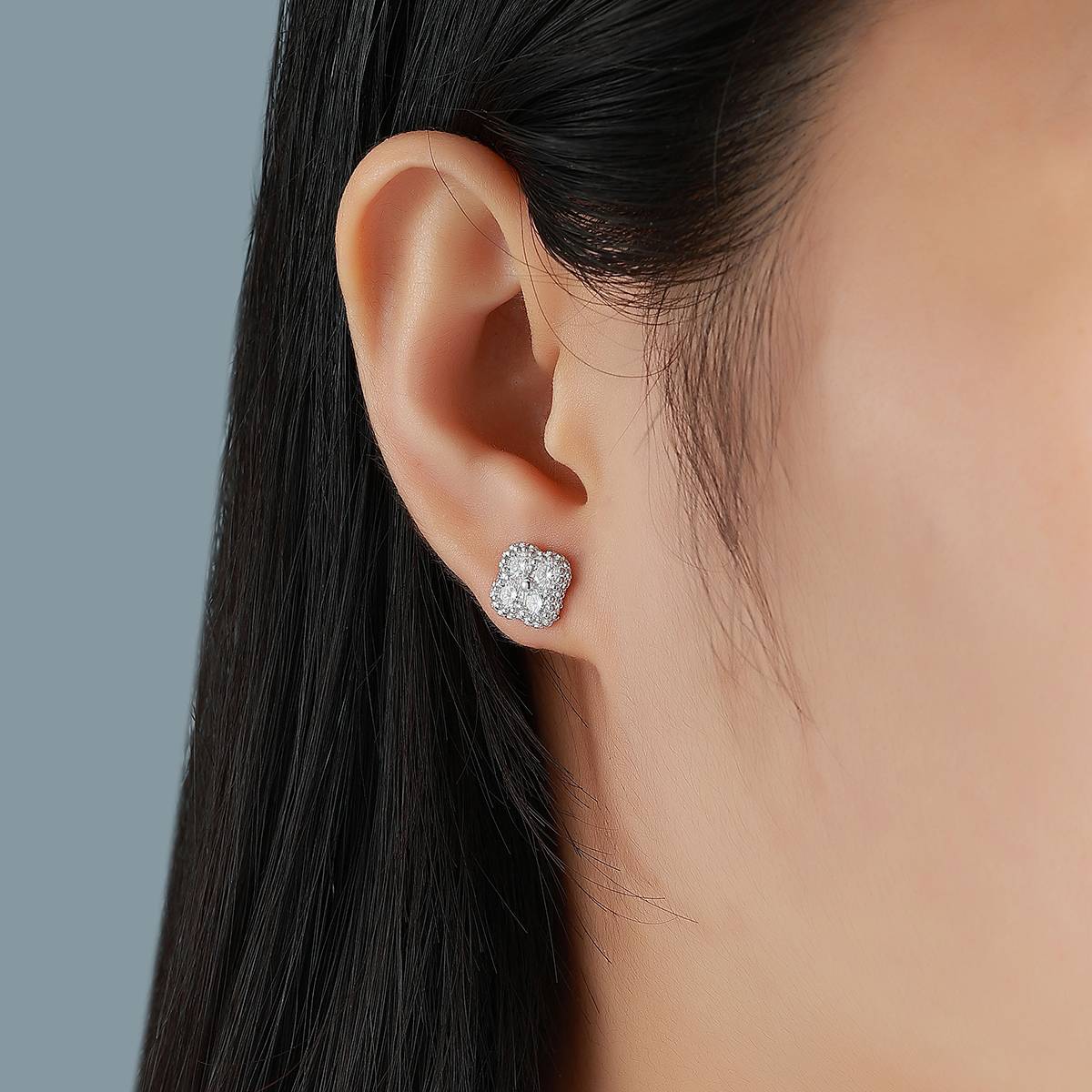 E52570-BMCC款银镀18K白金满镶莫桑钻四叶花耳钉1.04ct
