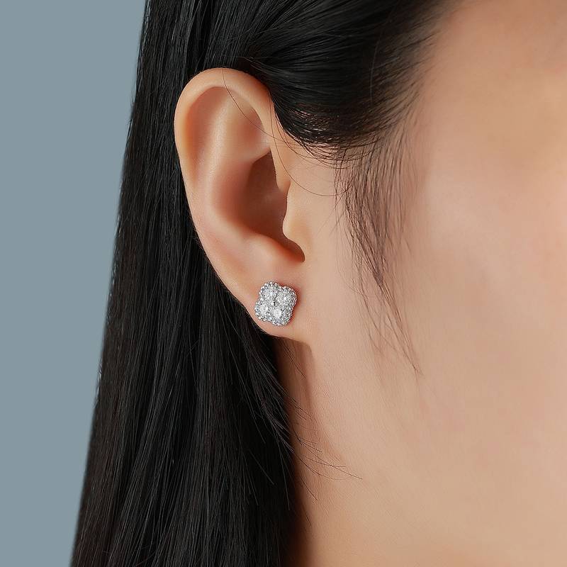 E52570-BMCC款银镀18K白金满镶莫桑钻四叶花耳钉1.04ct