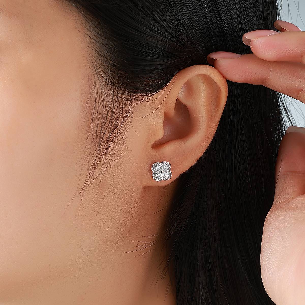 E52570-BMCC款银镀18K白金满镶莫桑钻四叶花耳钉1.04ct