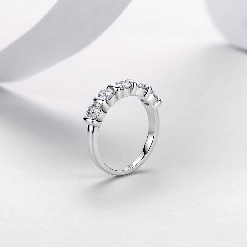 R52592-BMC款银镀18K白金圆形莫桑钻彼此依靠女戒主石4.0mm*5/1.5ct