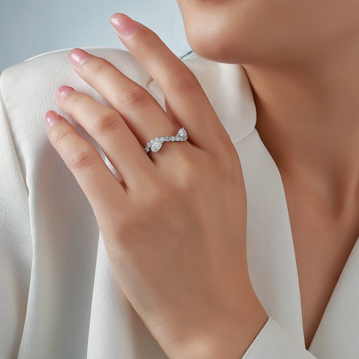 R52598-BMC款银镀18K白金梨形莫桑钻守望女戒2.44ct