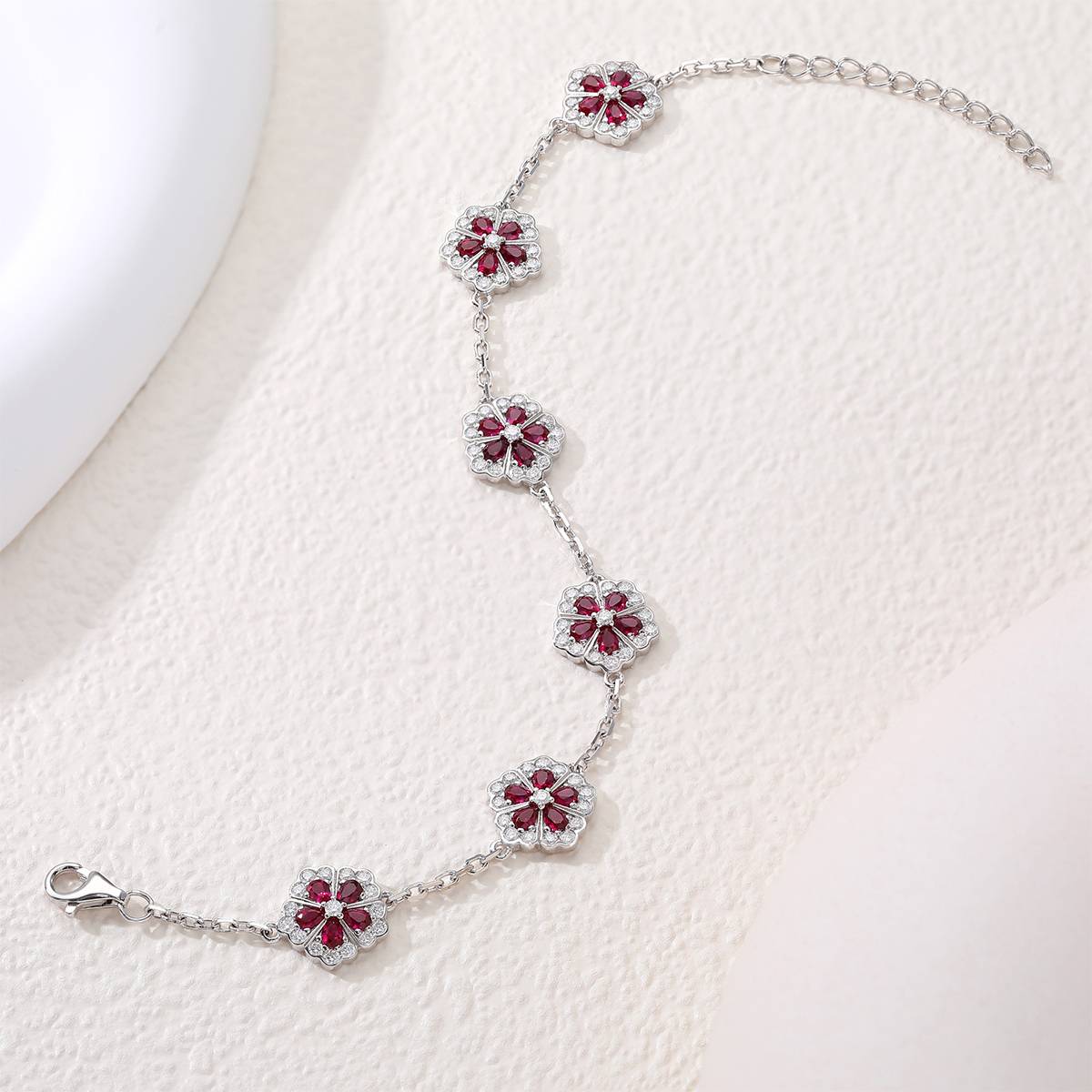 UCB0126-围镶水滴五瓣花款镀18K白金培育彩宝MoissaniteBracelet3.0ct