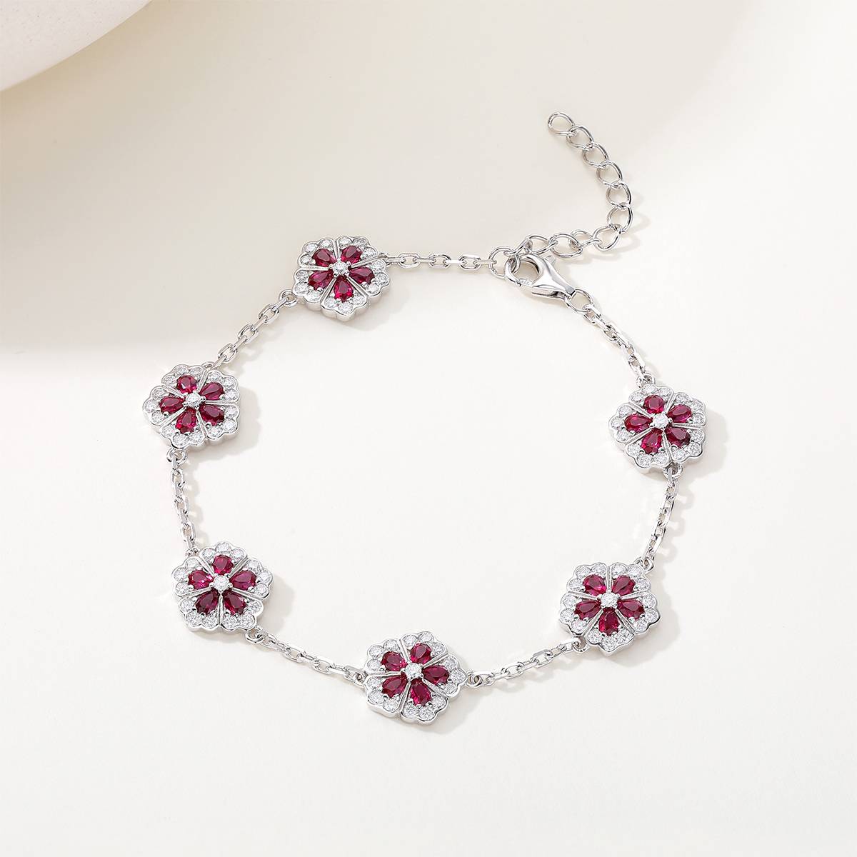 UCB0126-围镶水滴五瓣花款镀18K白金培育彩宝MoissaniteBracelet3.0ct
