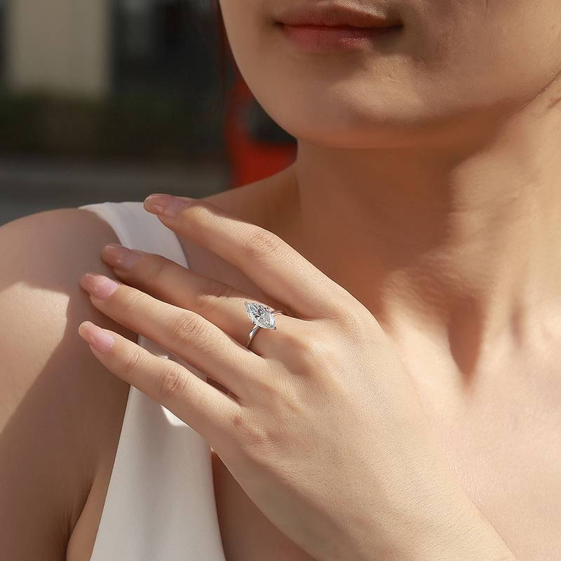 SR0634305款S925银镀18K金马眼形莫桑钻轻奢女戒主石7*14mm/3.0ct