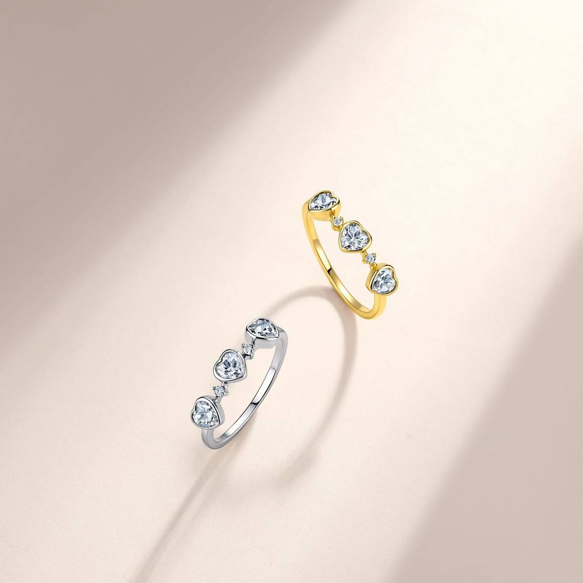 SR0738301款S925银镀18K金心形莫桑钻可爱心连心女戒0.9ct