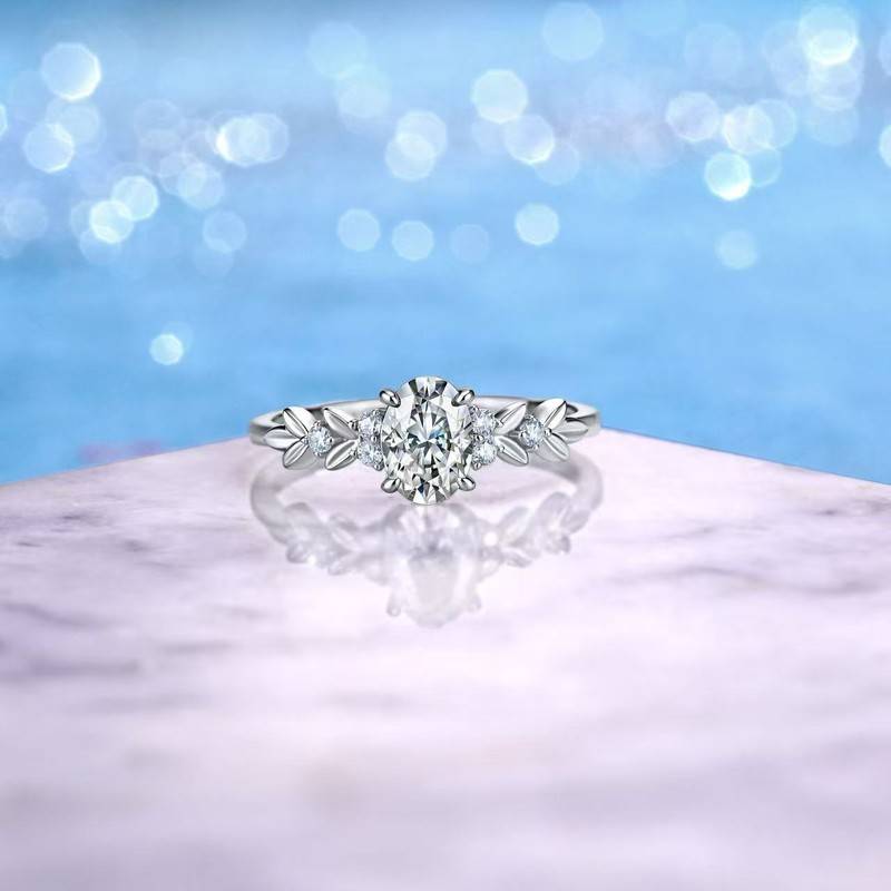 SR0729101款S925银镀18K金蛋形莫桑钻橄榄叶女戒1.1ct