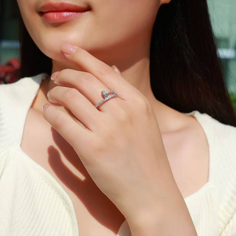 SR0346007款S925银镀18K金满镶莫桑钻个性钉子女戒0.5ct