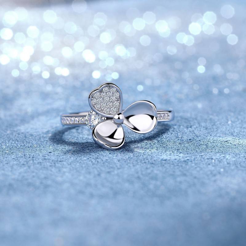 SR0552802款S925银镀18K金莫桑钻立体三叶草女戒0.37ct