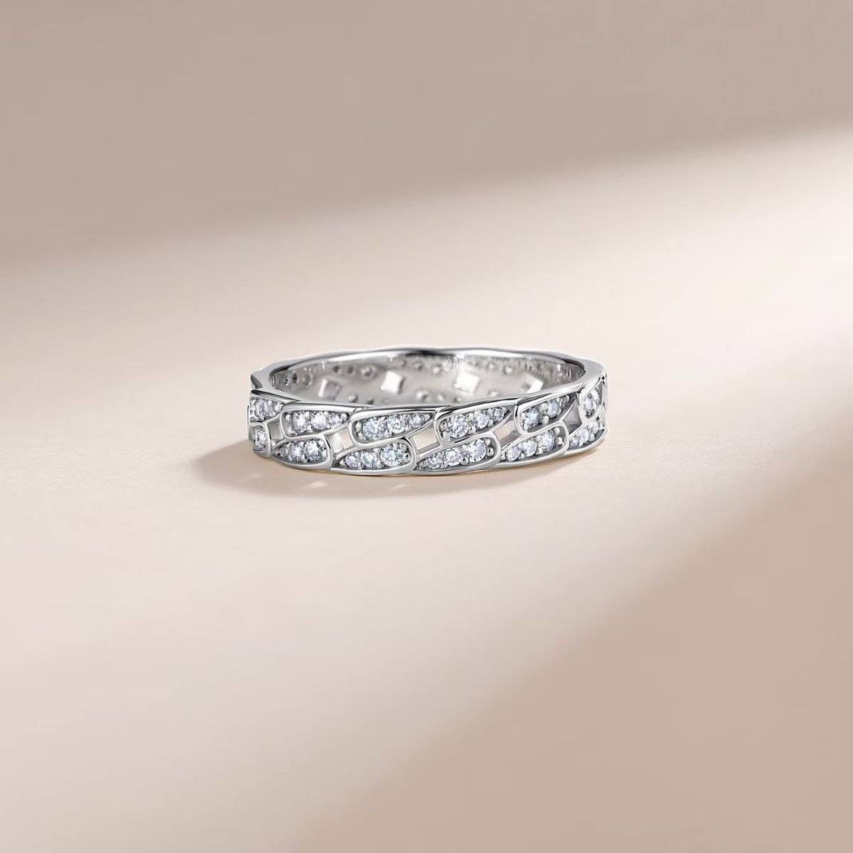 SR0357002款S925银镀18K金莫桑钻链扣女戒0.67ct