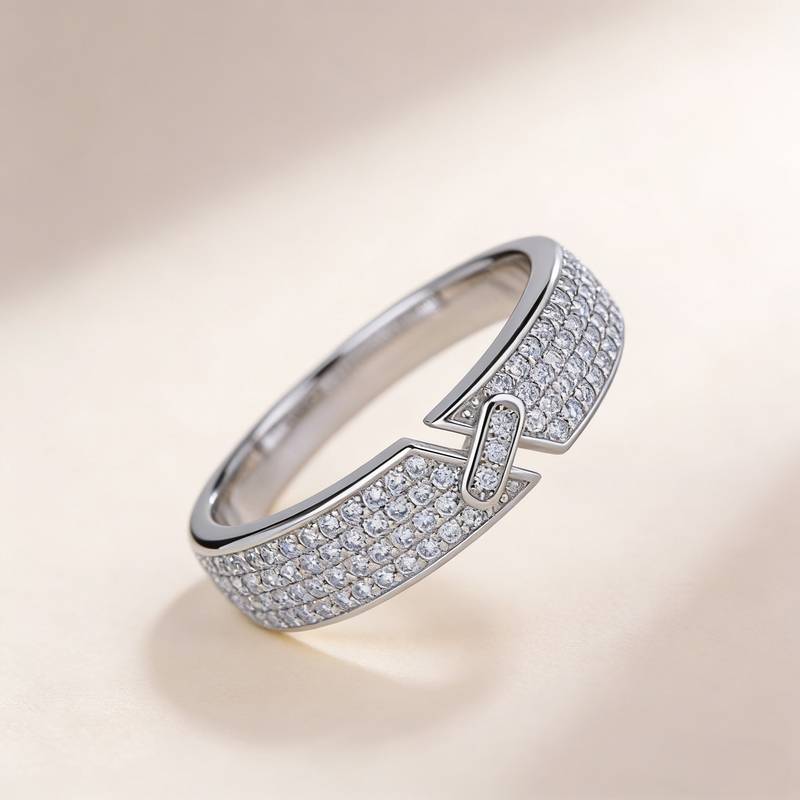 SR0290902款S925银镀18K金满镶莫桑钻几何搭扣女戒0.5ct