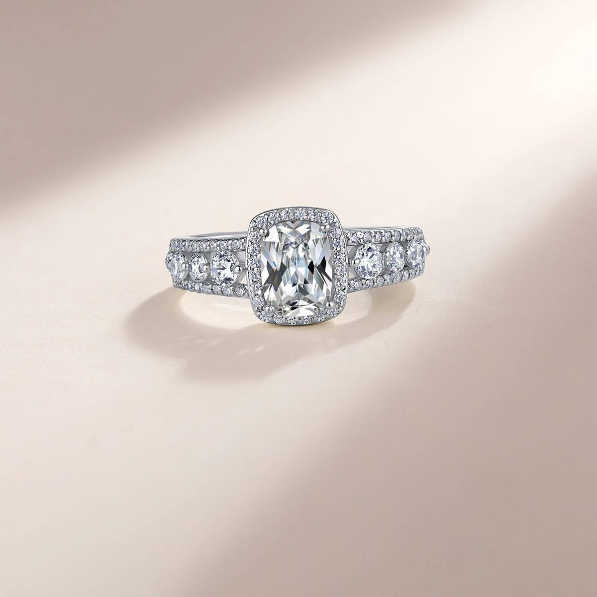 SR0220102款S925银镀18K金长方枕形莫桑钻奢华女戒2.8ct