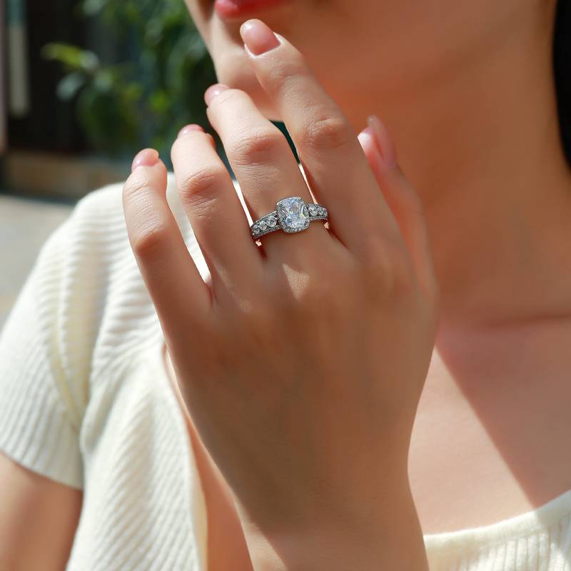 SR0220102款S925银镀18K金长方枕形莫桑钻奢华女戒2.8ct