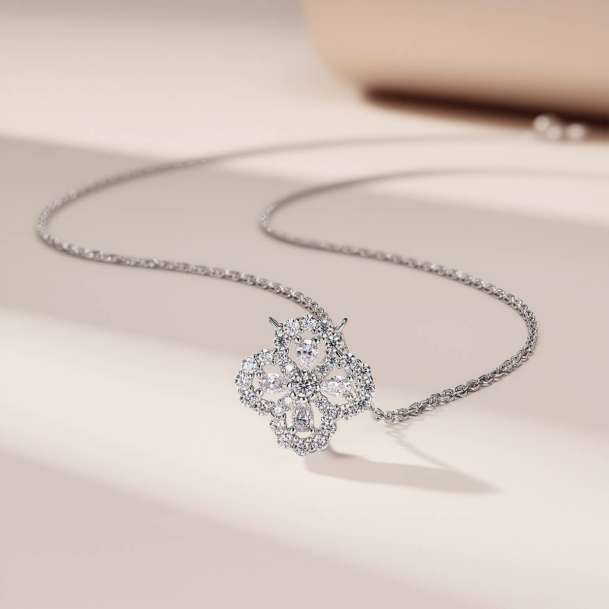 SN0222002款S925银镀18K金满镶莫桑钻四叶草项链0.48ct