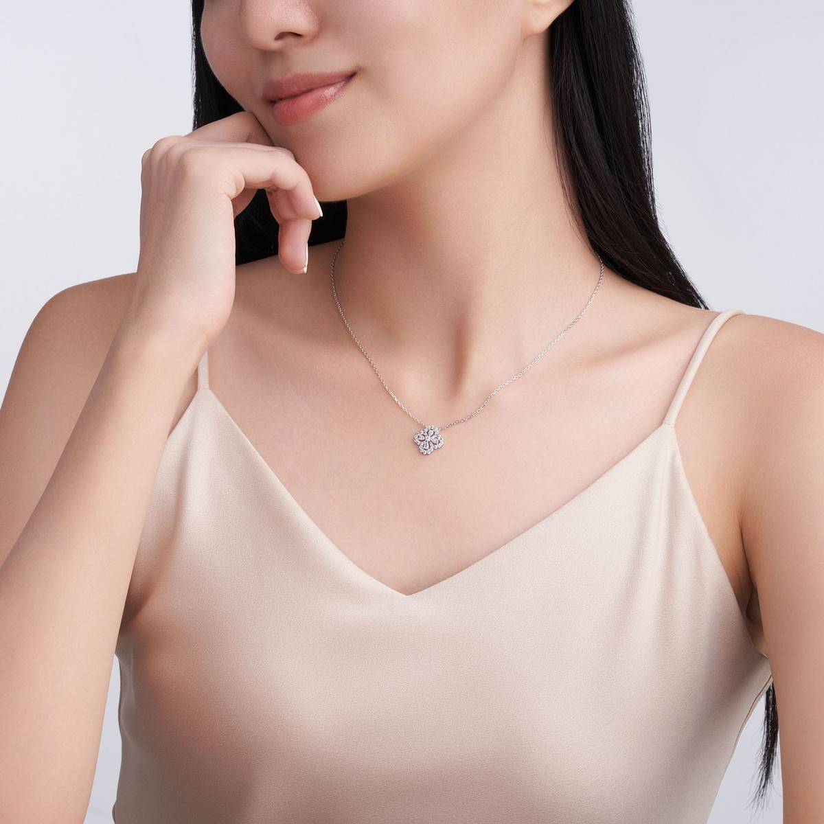 SN0222002款S925银镀18K金满镶莫桑钻四叶草项链0.48ct