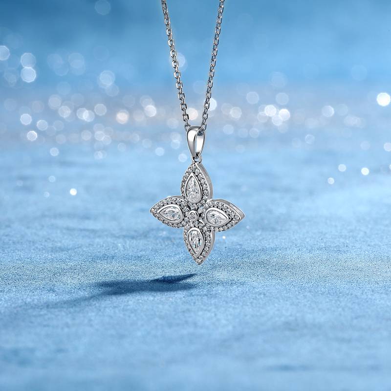 SN0258203款S925银镀18K金梨形莫桑钻经典四叶花项链0.74ct