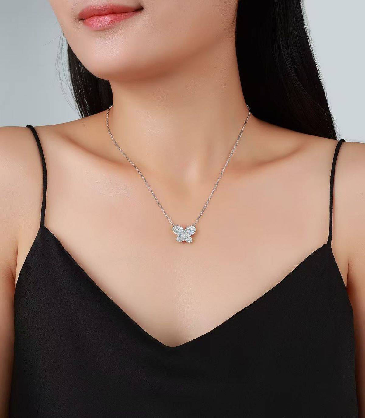 SN0261003款S925银镀18K金满镶莫桑钻蝴蝶项链0.9ct