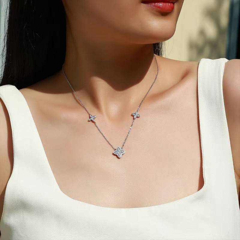 SN0265901款S925银镀18K金莫桑钻经典四叶花项链1.36ct