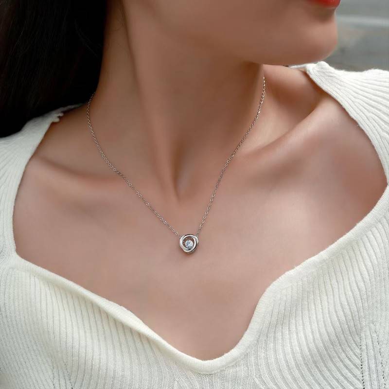 SN0071505款S925银镀18K金圆形莫桑钻灵动旋风项链0.45ct