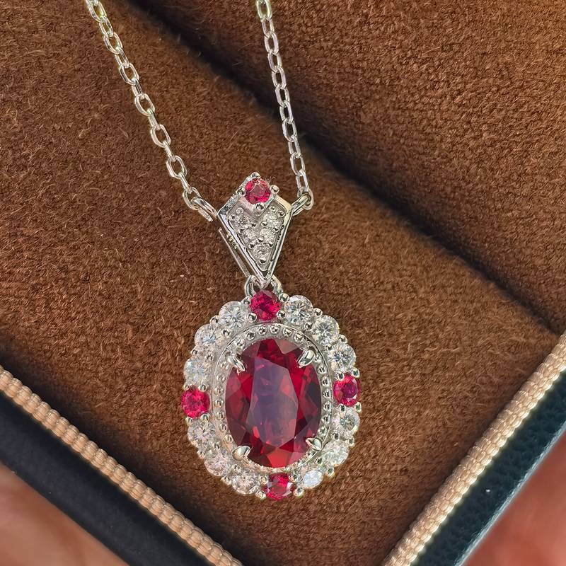 LCB7003银镀18K白金蛋形培育红宝宫廷风莫桑钻项链主石8*6mm/1.5ct
