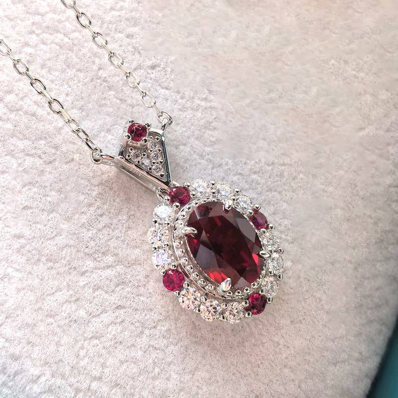 LCB7003银镀18K白金蛋形培育红宝宫廷风莫桑钻项链主石8*6mm/1.5ct