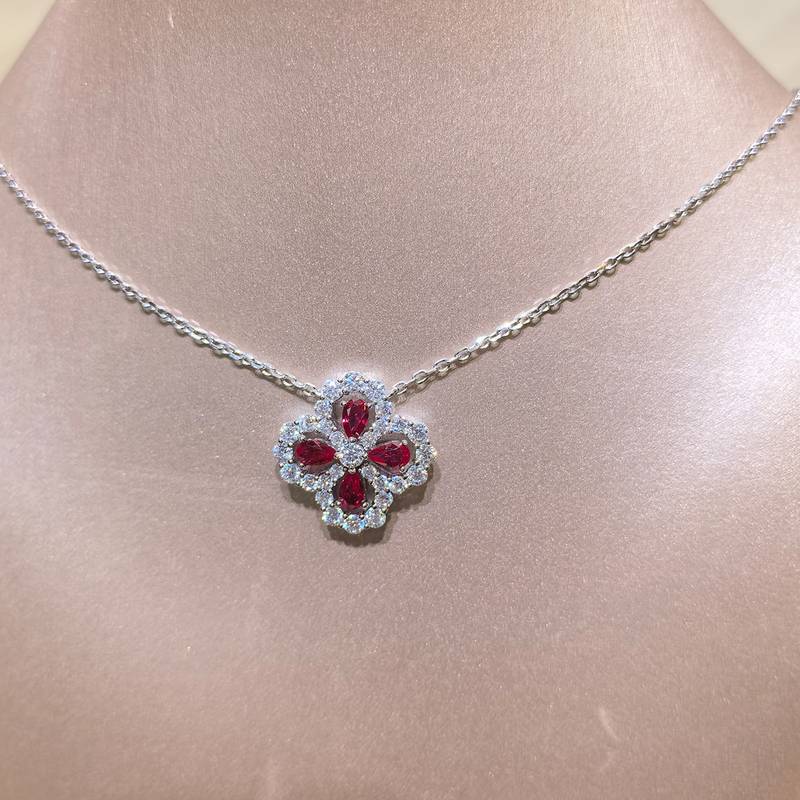 LCB5201款S925银镀18K白金培育红宝四叶草莫桑钻项链/ 彩宝1.2ct