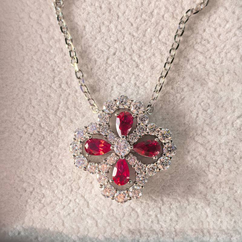 LCB5201款S925银镀18K白金培育红宝四叶草莫桑钻项链/ 彩宝1.2ct