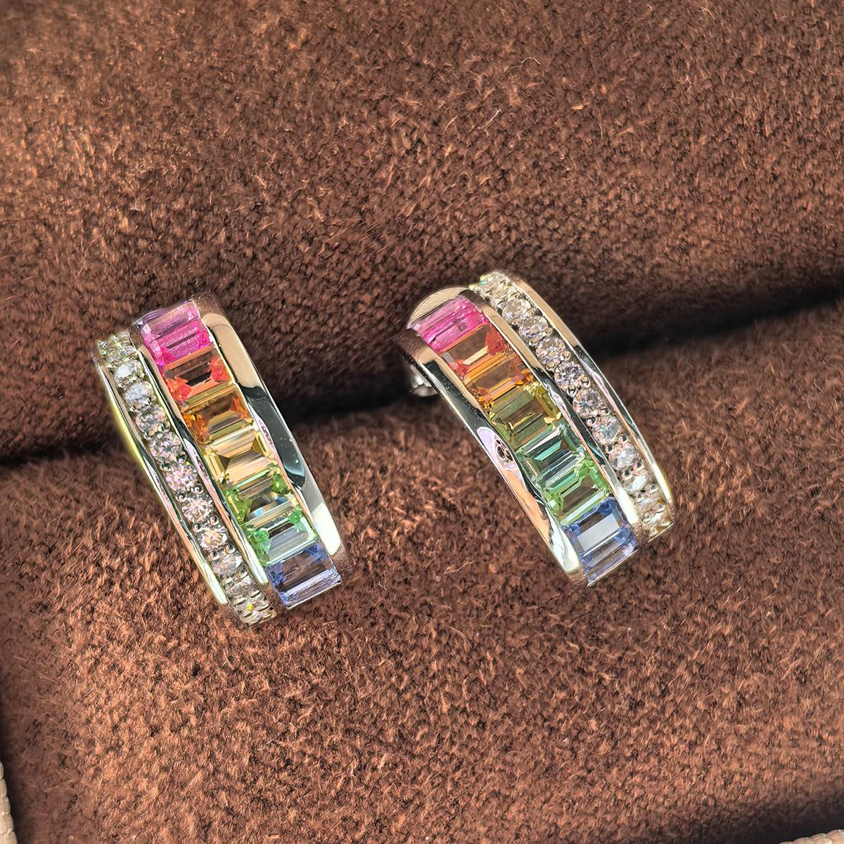 ECB0034银镀18K白金培育彩宝彩虹色弧形莫桑钻耳环/彩宝2.0ct